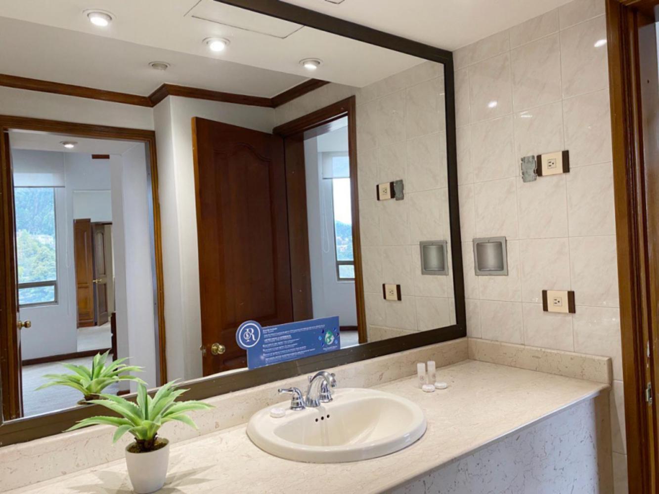 Executive Suite,1599651741:JPEG
