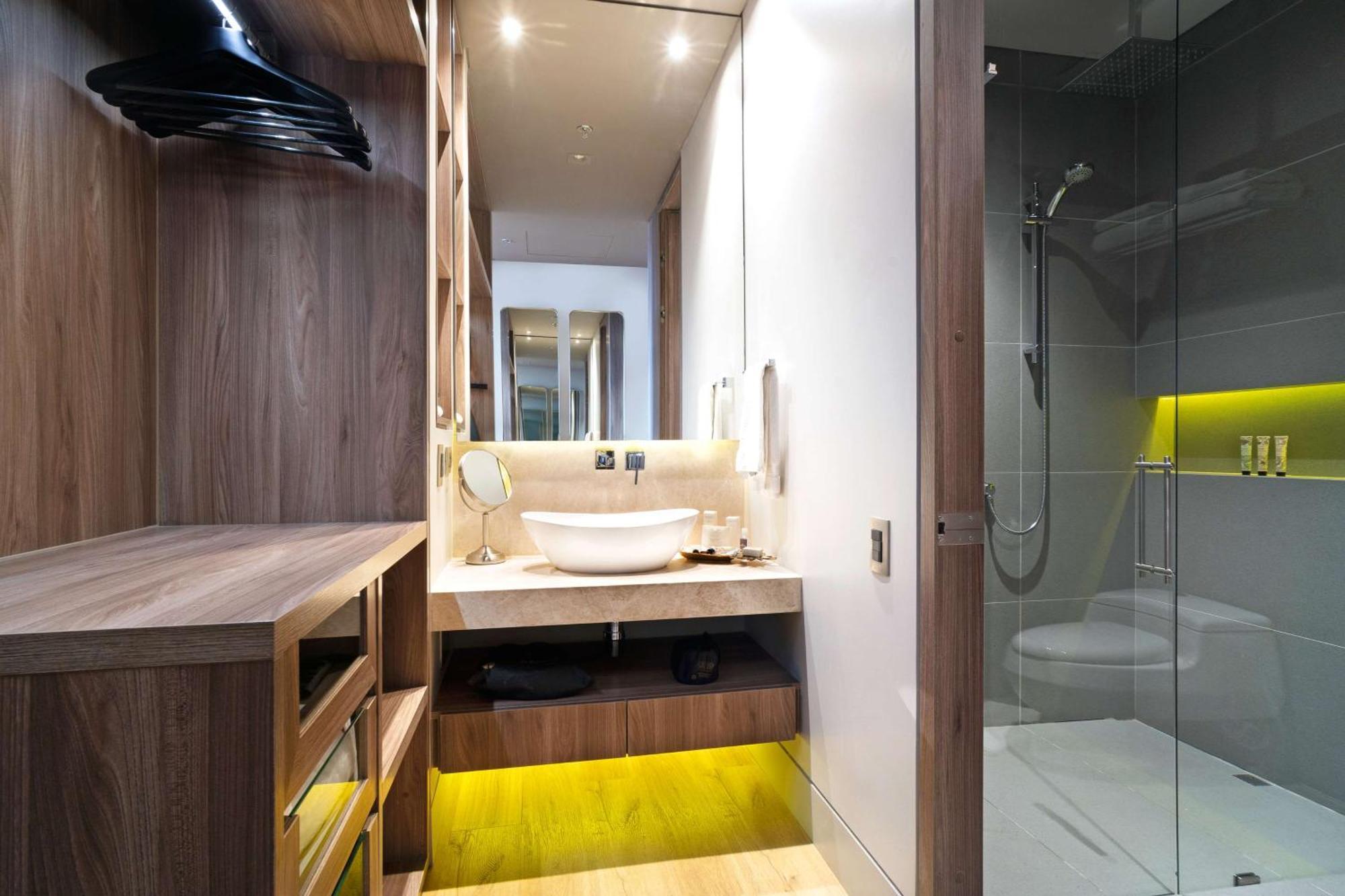 One-Bedroom King Room with Balcony