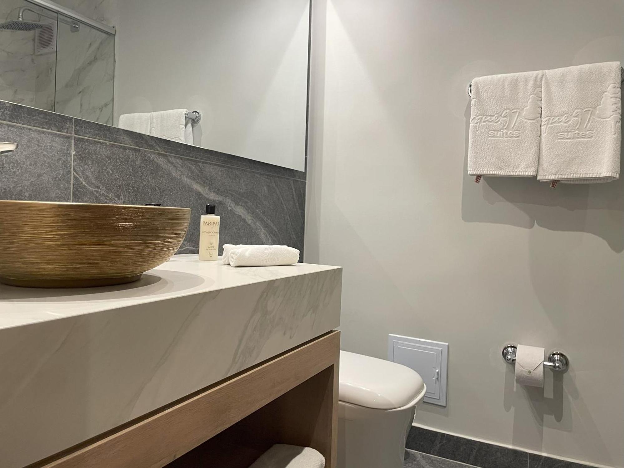 Quarto Duplo Deluxe com 2 Camas de Casal
