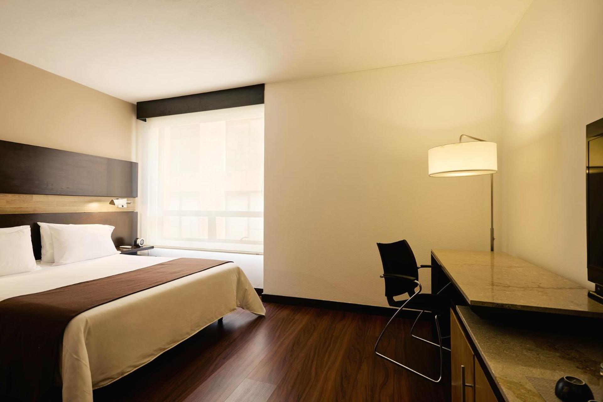 Standard Queen Room