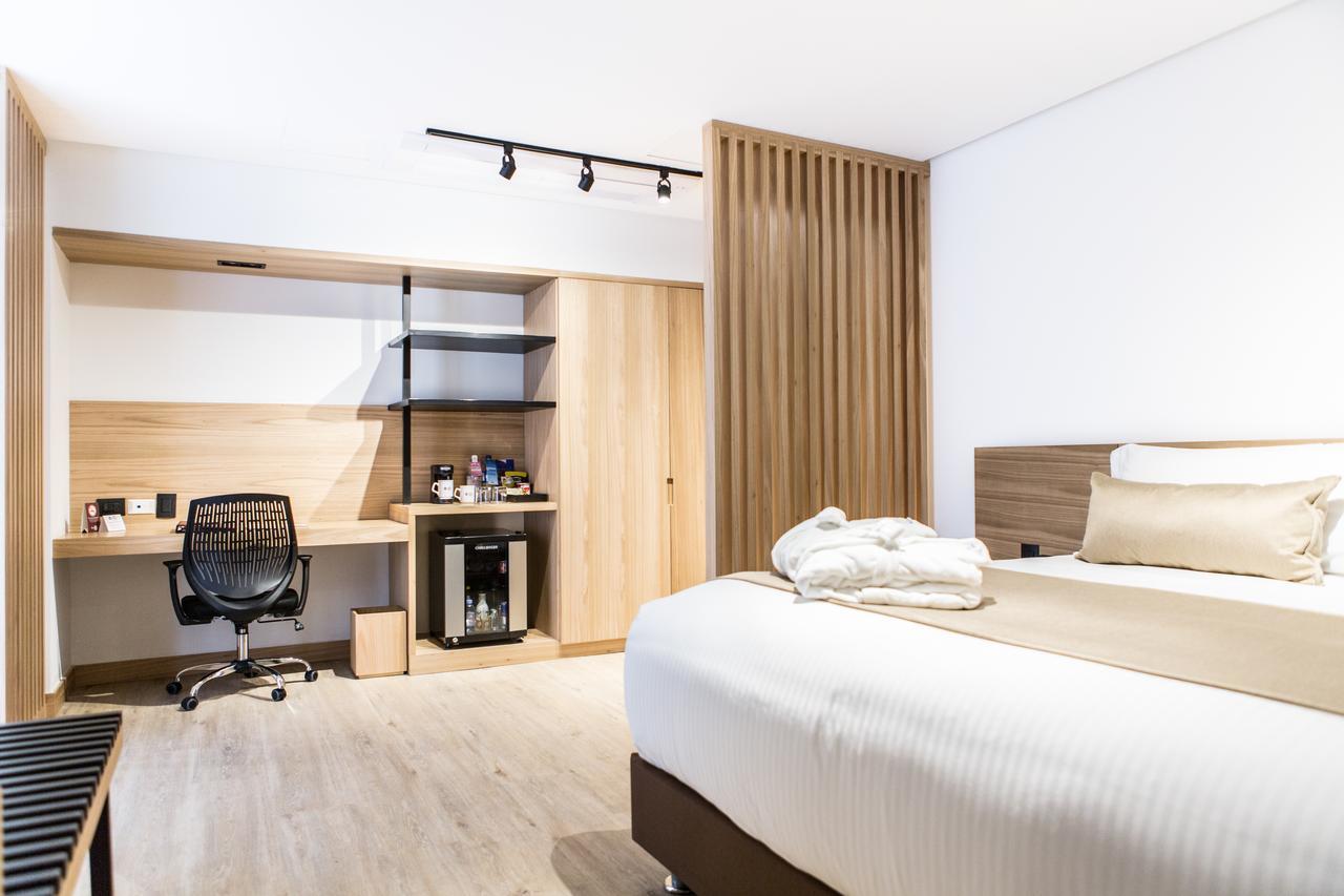 Suite con cama extragrande y terraza - No fumadores