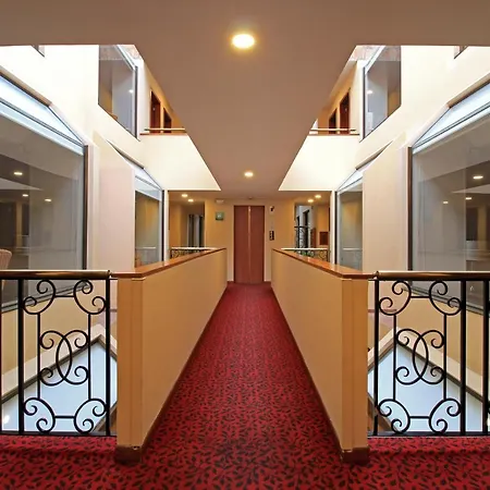 Hotel Windsor House Inn By Geh Suites-3