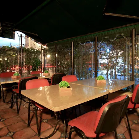Hotel Windsor House Inn By Geh Suites-2